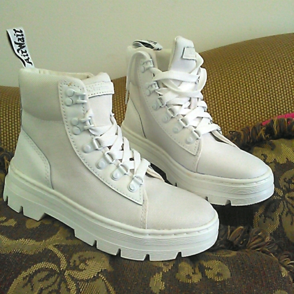 BNWOT DR. MARTENS White Combat Moto Boots W Chunky Sole SZ 5